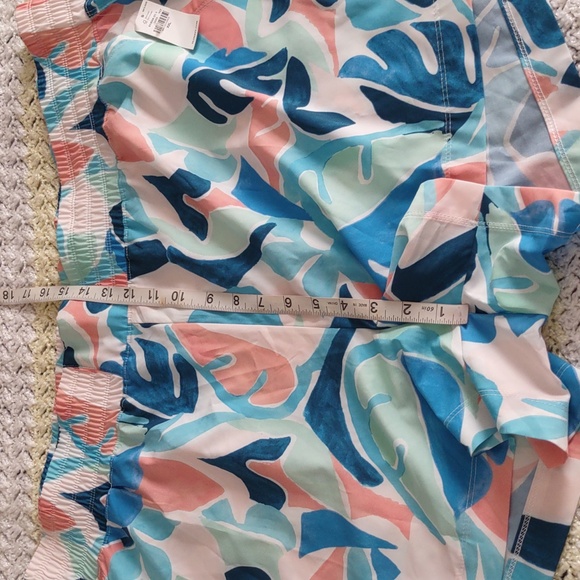 NWT Old Navy XXL Geo Print Stretch Tech Quick Dry Shorts - Picture 13 of 16